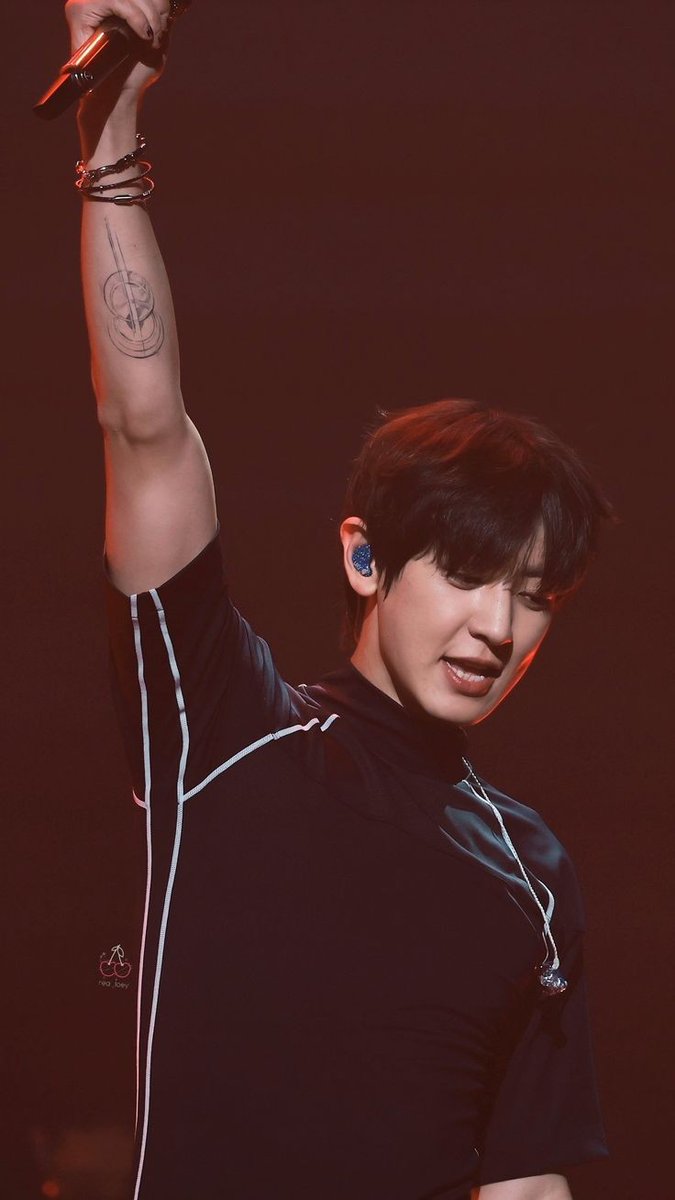 cyhourly's tweet photo. 엑소 박찬열  #CHANYEOL #찬열 https://t.co/1SLhuVuAF6