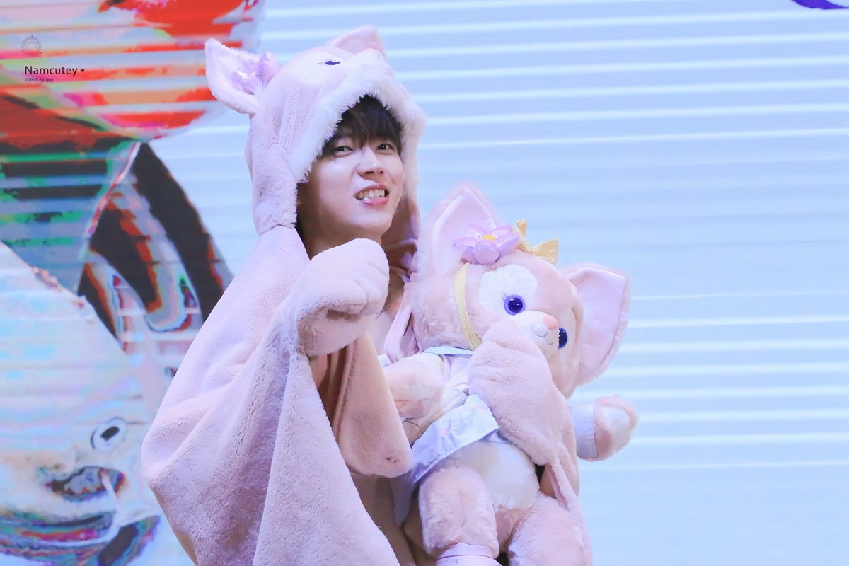 250920 남우현 광저우 대면 팬사인회

Photo time 고마워🫶핑크랑 너무 잘 어울리지！오빠 많이 입어도 될까?🥰💓

#우현 #남우현 #woohyun #NAMWOOHYUN #인피니트 #INFINITE #TreeRing #Only직진