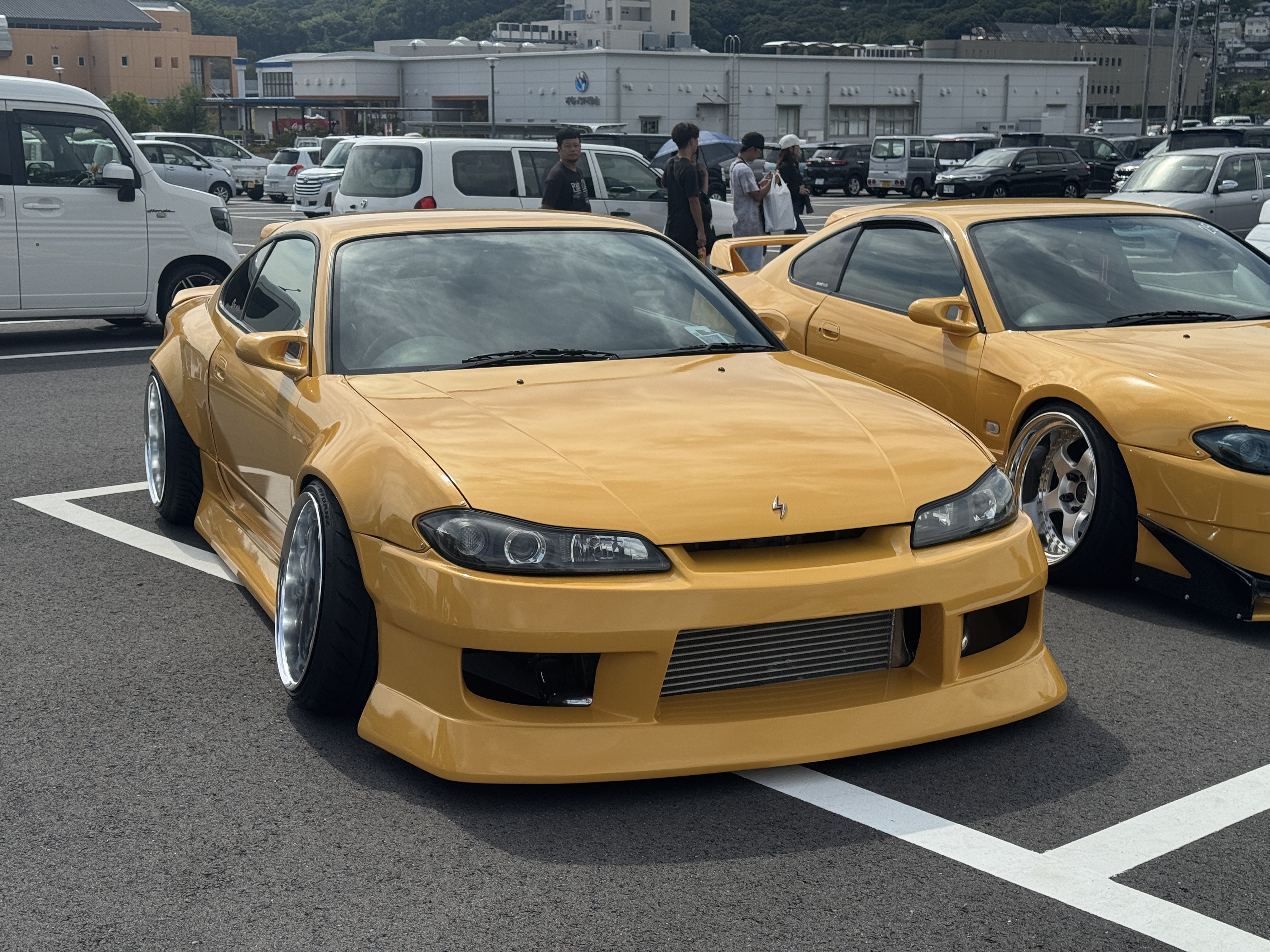 ミラー　フラワー　ステキ　意外にメカチック　ゴールドカラー　合金 ミラー フラワー ステキ 意外にメカチック ゴールドカラー 合金