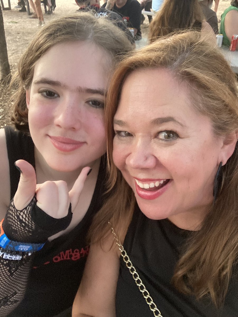 Hopefully writing tomorrow, but spending today @shakykneesfest with my girl for her first concert. 

Seeing her fave band @MCROfficial tonight, and she is stoked! 🖤❤️🖤