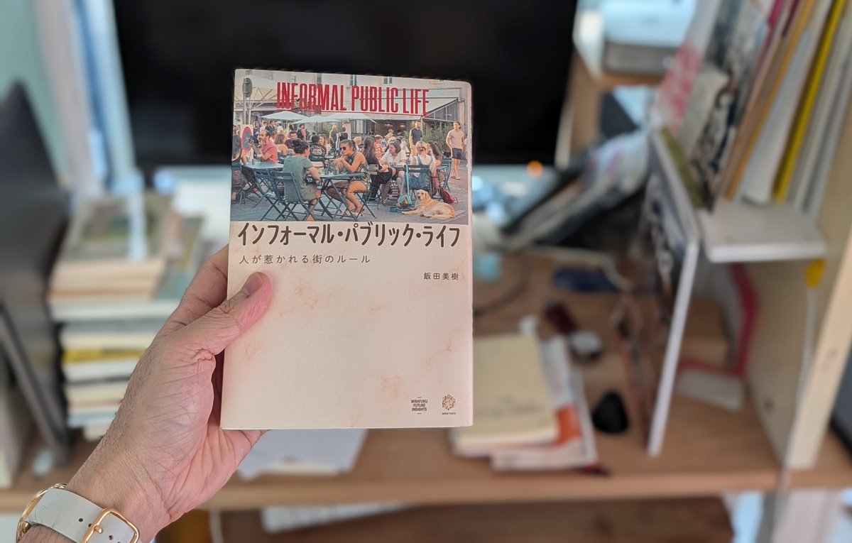miserybeatle's tweet photo. インフォーマル・パブリック・ライフ/飯田美樹
#読了

面白かった！
前著「カフェから時代は創られる」と地続きの本

プロテスタント、資本主義、車社会が今の無機質な街に拍車をかけた
仕事でも家庭でもない第3の自分を持てる街作り

いきつけの立ち飲み屋で、死んだ後追悼された私の患者を思い出した https://t.co/nsHrabXaPC