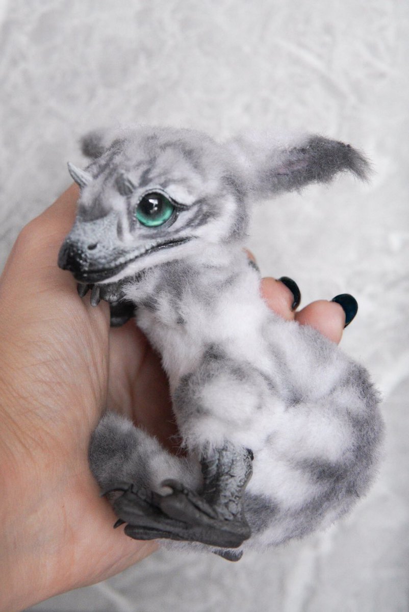 海外作家様作　ハンドメイド　アートドール アートドール]クリスタルウルフの着せ替えと稼働方法