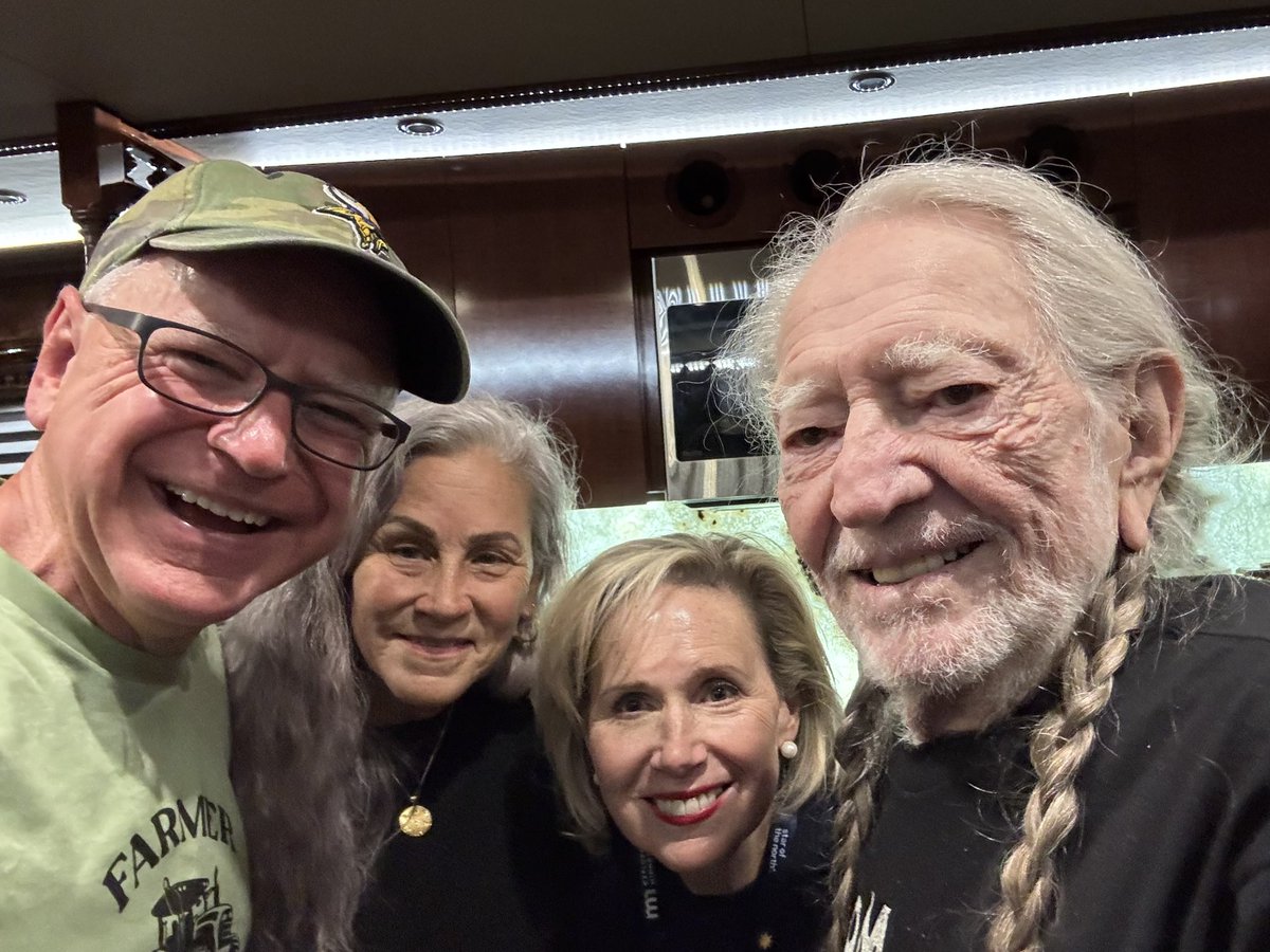 Tim_Walz's tweet image. Minnesotans showed up in force tonight to support our farmers and listen to some American greats.
An honor to introduce the great Willie Nelson - 40 years after he, Neil, and John founded Farm Aid to make sure those who feed, fuel, and clothe the world get a fair shake.