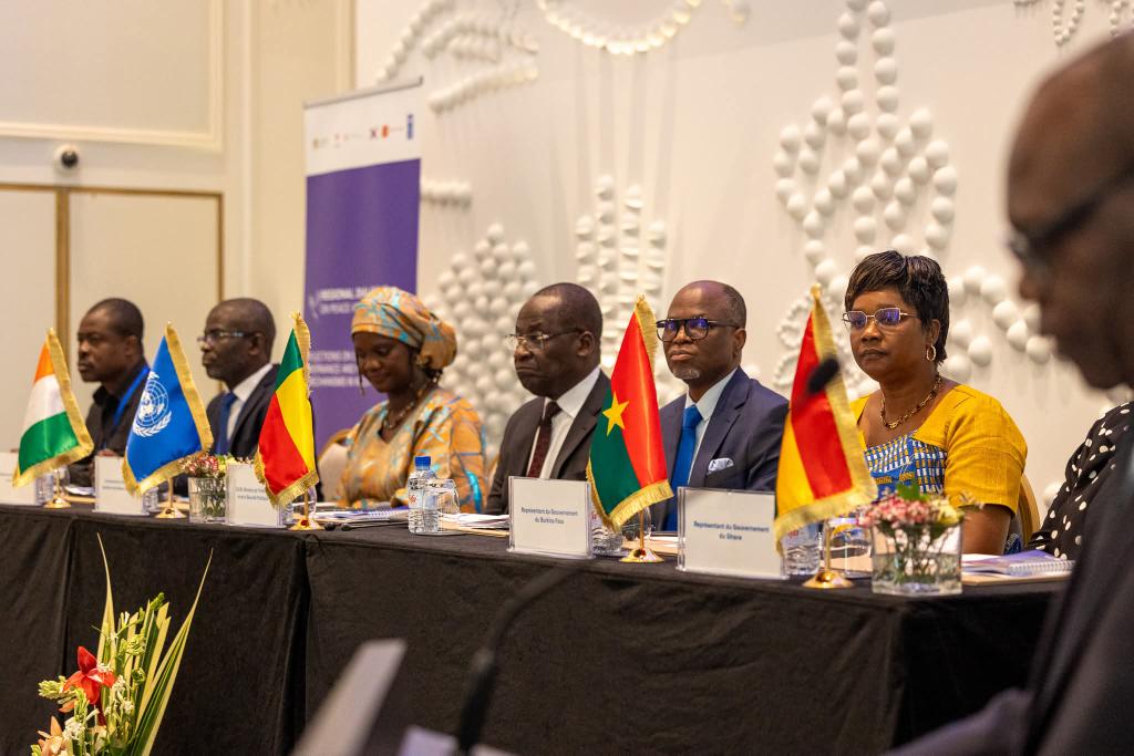 CivisCI's tweet photo. 📜« Il n'y a pas de chemin vers la paix, la paix est le chemin », de Mahatma Gandhi,

🇧🇯Cotonou, le 18-19 septembre 2025 : le Dialogue Régional sur les Architectures de Paix dans le Golfe de Guinée.

#paix #gouvernance #democratie #information https://t.co/JPtj7pxAqp