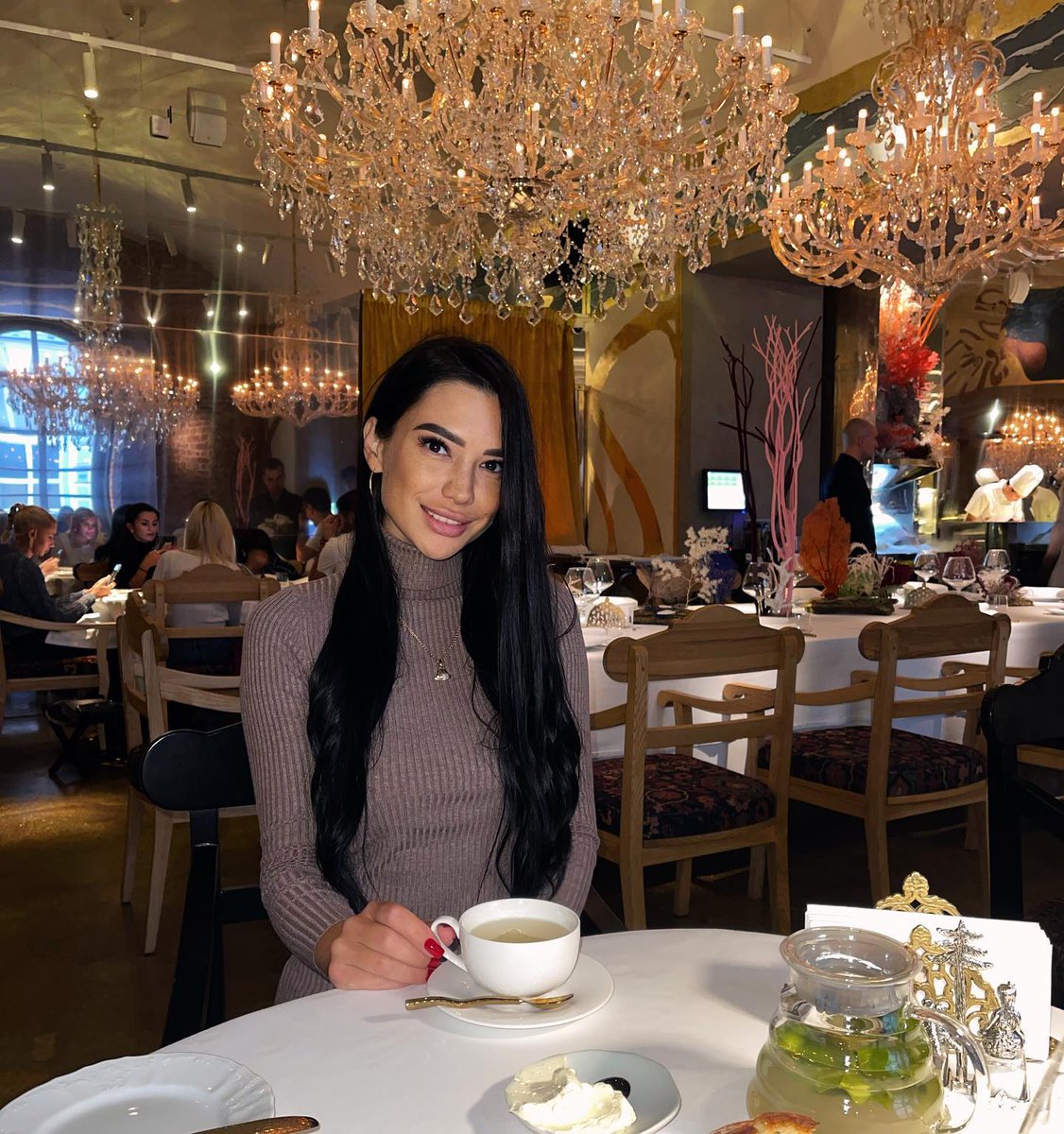 Cuddle_Rain's tweet image. Sipping tea under the chandeliers