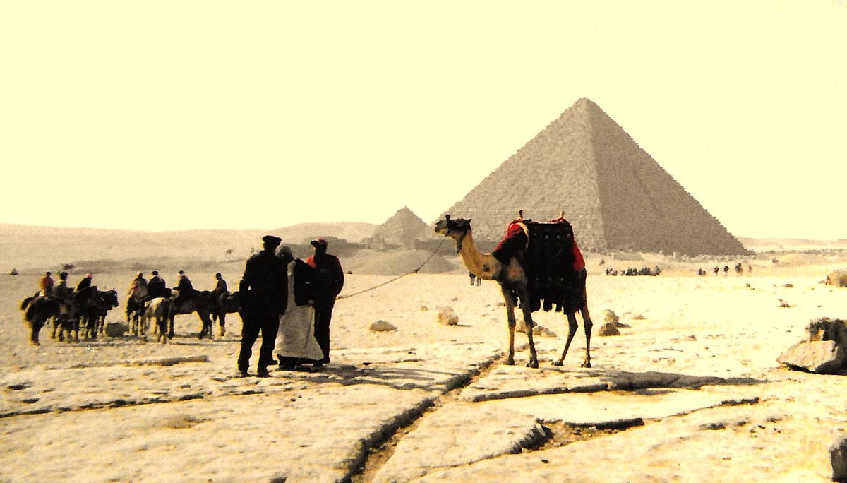 philippe_buil's tweet photo. Souvenir des pyramides de Gizéh (Egypte - 2005)
#Egypte #pyramides #archéologie #Egypt https://t.co/eOfCoxxdzJ