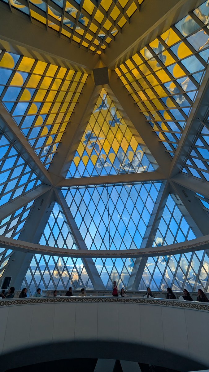 カザフスタンの首都アスタナにある平和と調和の宮殿