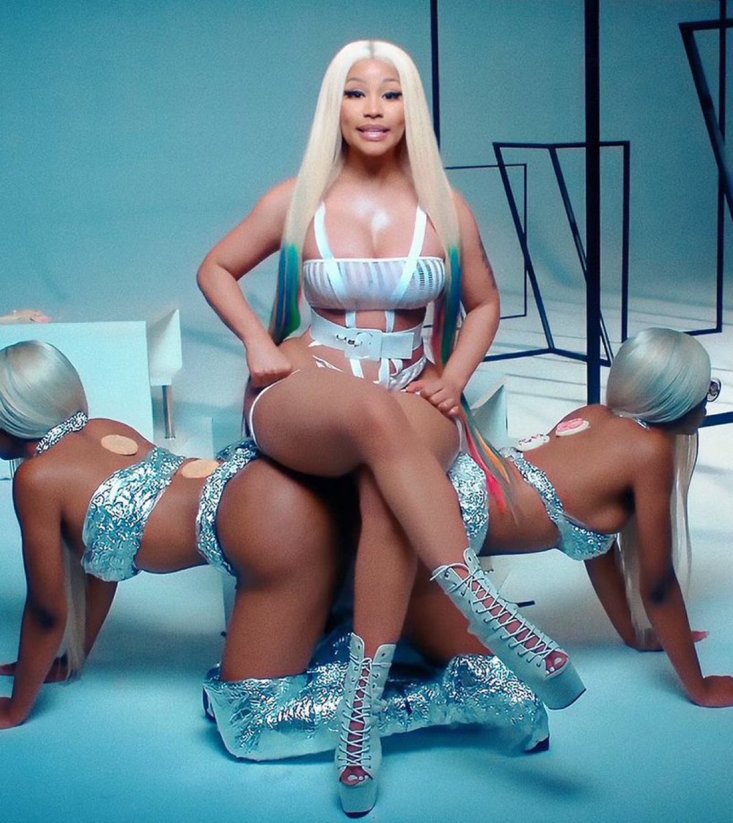 ROMANSBACK69's tweet photo. .@NICKIMINAJ’s ‘Good Form’ music video reaches #1 on US iTunes 6 years after its release!🤩💗 https://t.co/QORvph1r4H