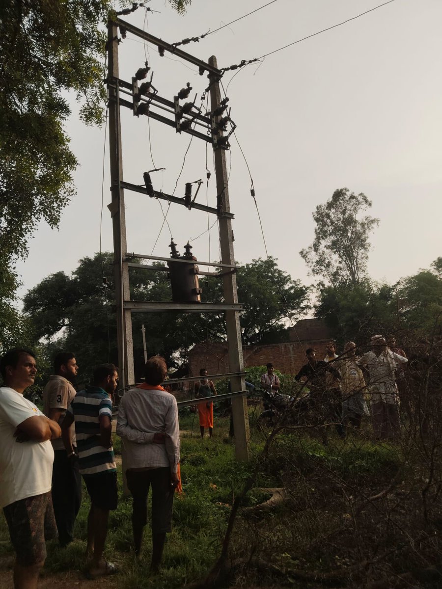 उत्तर प्रदेश के बांदा जनपद के जसपुरा विद्युत उपकेन्द्र पर कार्यरत संविदा कर्मचारी,उमाशंकर की बिजली कि चपेट में आने से मौत हो गई। घटना कि न्यायिक जांच होनी चाहिए। इतनी दुर्घटनाएं 2022 से पहले नहीं होती थी।
ऊं शान्ति ऊं।
<a href="/narendramodi/">Narendra Modi</a> 
<a href="/myogiadityanath/">Yogi Adityanath</a> 
<a href="/aksharmaBharat/">A K Sharma</a>