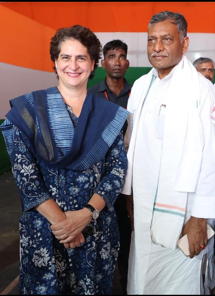 akhileshPdsingh's tweet image. 26 सितम्बर को मोतिहारी के गांधी मैदान से AICC की राष्ट्रीय महासचिव व वायनाड से सांसद श्री प्रियंका गांधी जी बेरोज़गारी, पलायन, महँगाई और वोट चोरी के खिलाफ बिहार की जनता की आवाज़ उठाएँगी। बिहार की जनता से अपील है कि इस विशाल जनसभा में शामिल हो कर बिहार के बदलाव का गवाह बनिए!