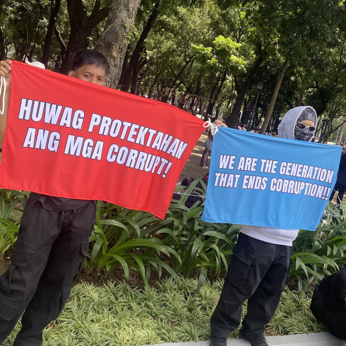 “WE ARE THE GENERATION THAT ENDS CORRUPTION.”   

LOOK: Some snaps of the scenes within and near Luneta where protests against corruption are currently being held today, September 21. | via 
<a href="/romwelanzures/">Rom Anzures</a>