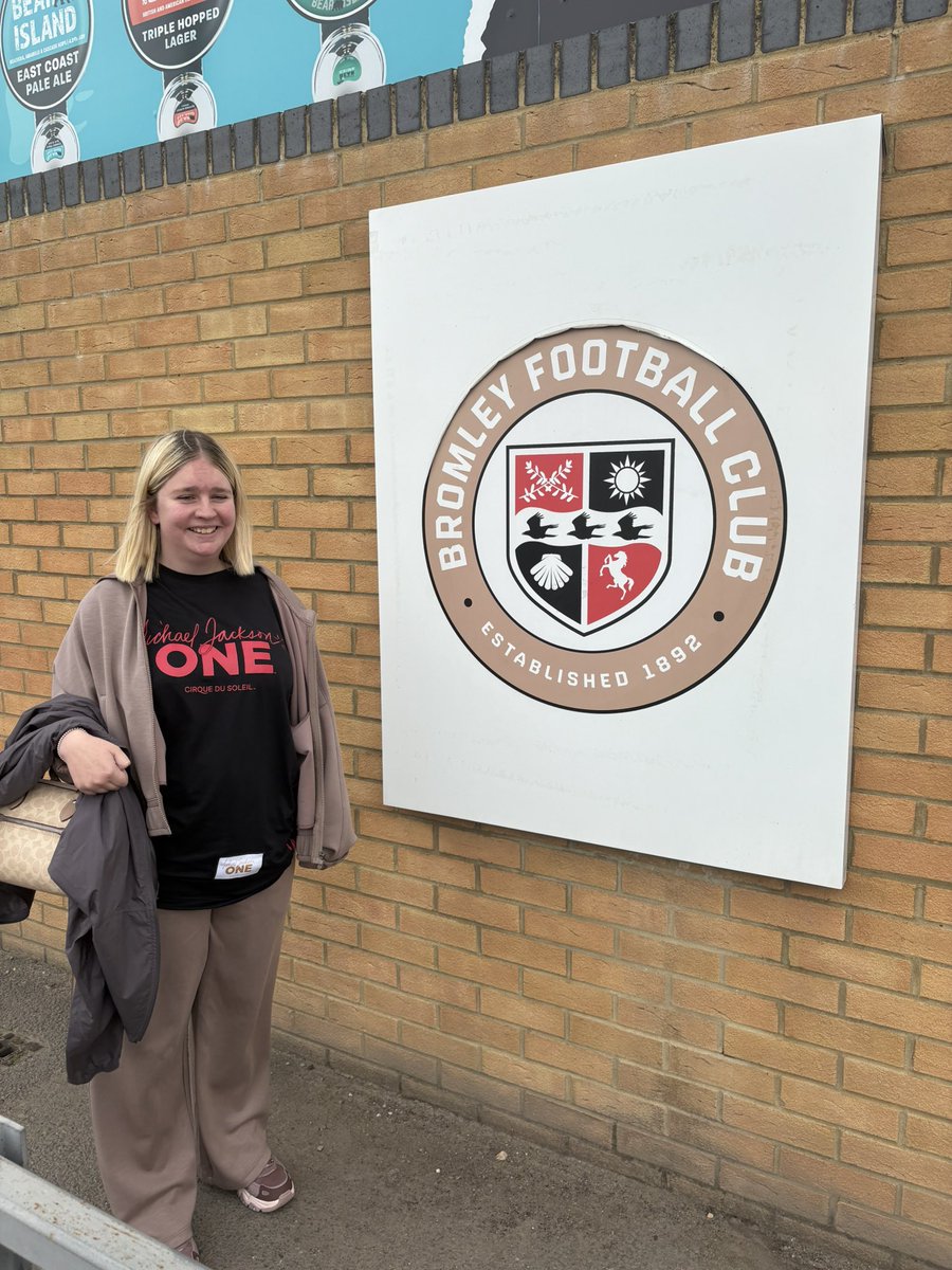 Alexgroundhop's tweet photo. Great to get to @bromleyfc yesterday 91/92 good game  good people and when it’s finished a great ground.
Only @ManUtd left to complete the 92.
#groundhopper https://t.co/yrV763F8Cd
