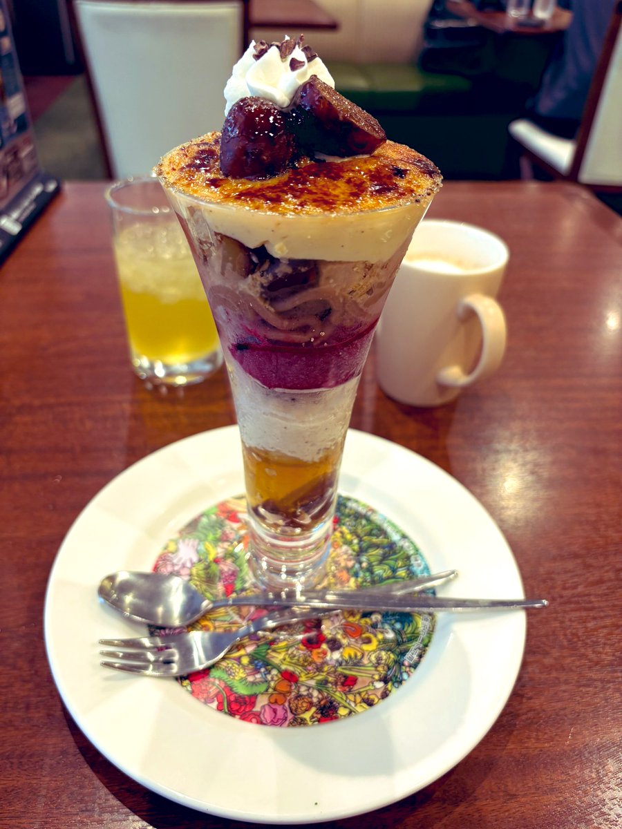 _sana1379's tweet photo. 合間にこっそりロイホで一休み…
今年のマロンパフェも食べられて満足です😋 https://t.co/hdP856UD5S