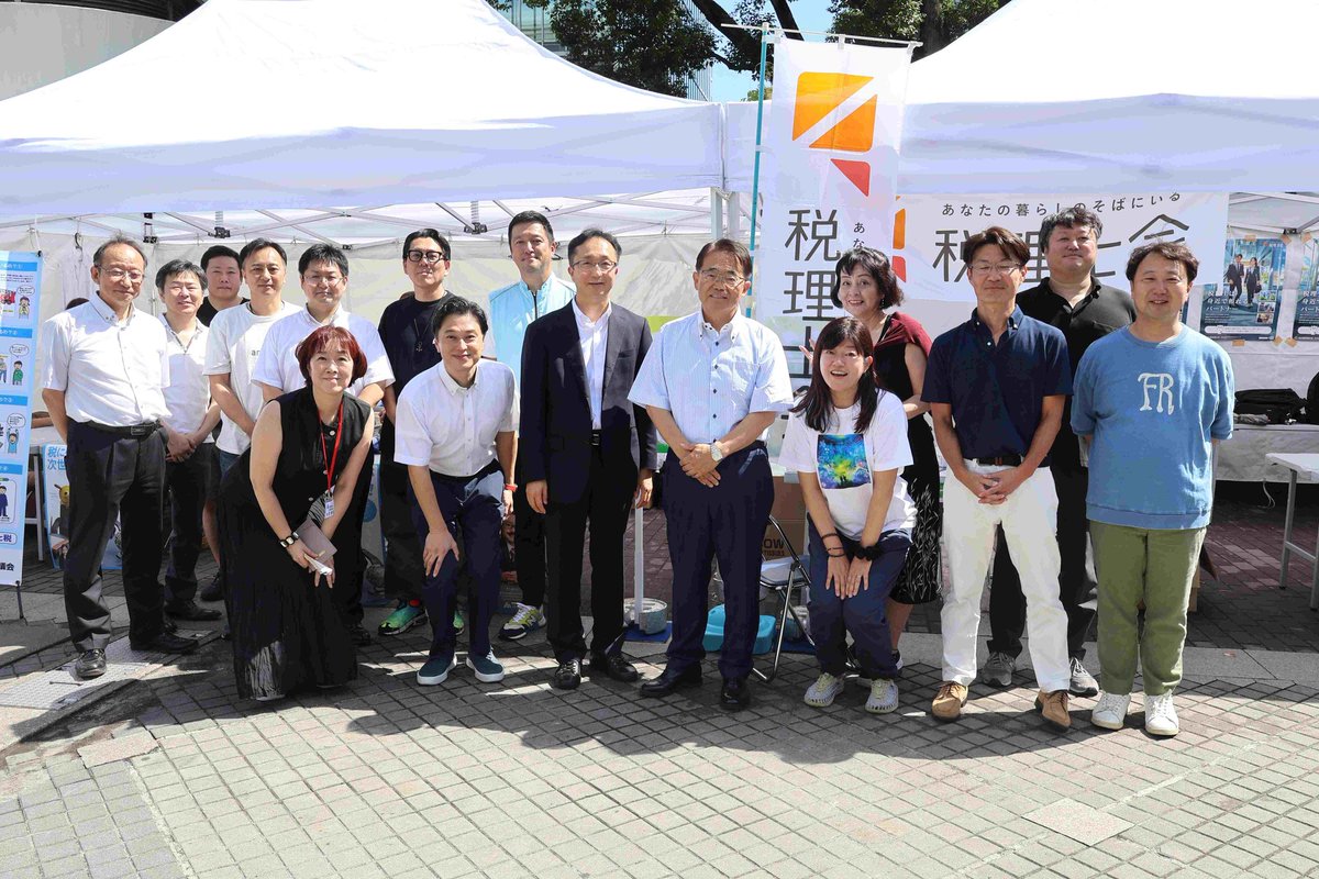ohmura_jimusho_'s tweet image. ②挨拶後、ますだ県議とイベントを主催する #名古屋中法人会 山下青年部会長にご案内頂き、会場を視察しました。

#名古屋中法人会青年部会
密輸阻止体験などを行う #名古屋税関
税金クイズラリー等を行う #名古屋税理士会名古屋中支部
塗り絵などを行う #愛知県宅地建物取引業協会中支部 
の皆様と