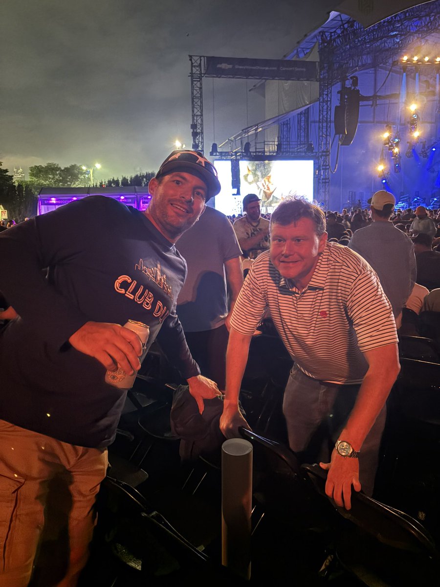 MatthewHathcock's tweet photo. @StoolMintzy @goosetheband Great talking sports with you Mintzy! https://t.co/VD1TH1EQK0