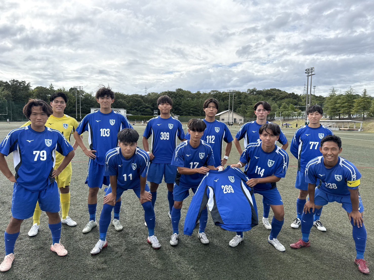 びわこ成蹊スポーツ大学サッカー部ミズノウェア練習着2着セットモレリア 高校 びわこ成蹊スポーツ大学サッカー部ミズノウェア練習着2着セット