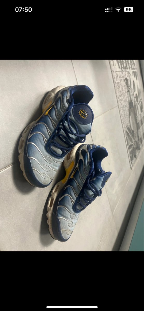 Avis aux kiff.
Je vend ma paire de TN bien utilisée… 
Vinted: chrisd91kiff