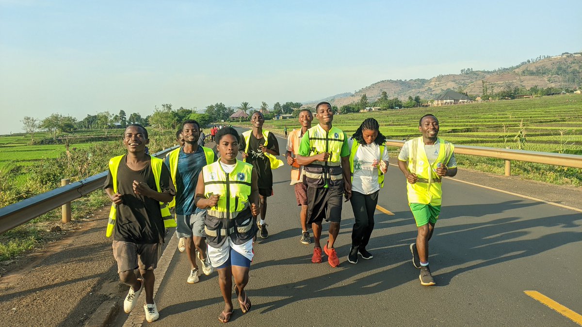 MuganzaYVS's tweet photo. Nanone byabaye guhera saa5: 00 kugeza saa7:15 twari Muri sport ngaruka cyumweru nyuma yokwirukanka 15km twakoze imyitozo ngororamubiri 

Sport ni ubuzima https://t.co/JhiuOaXgTL