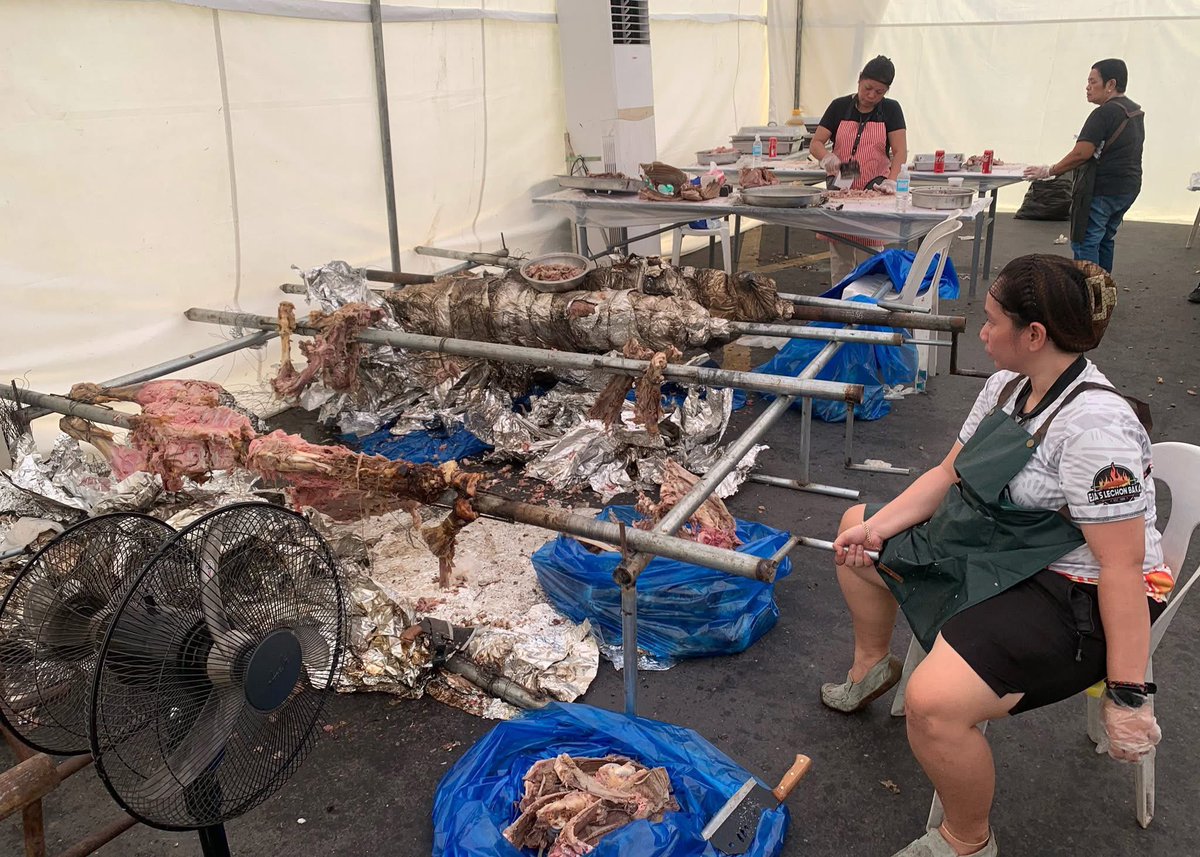 PHNews01's tweet photo. Volunteers prepare 100 lechon baka during the “Pray for the #Philippines” rally held at San Pedro Square in #Davao City on Sunday, September 21, 2025. The roasted beef will be distributed to attendees of the event.
#FreeDuterte
#BringDuterteHome
#BringPRRDHome
#GodSavePhilippines https://t.co/OGWr70LHVm