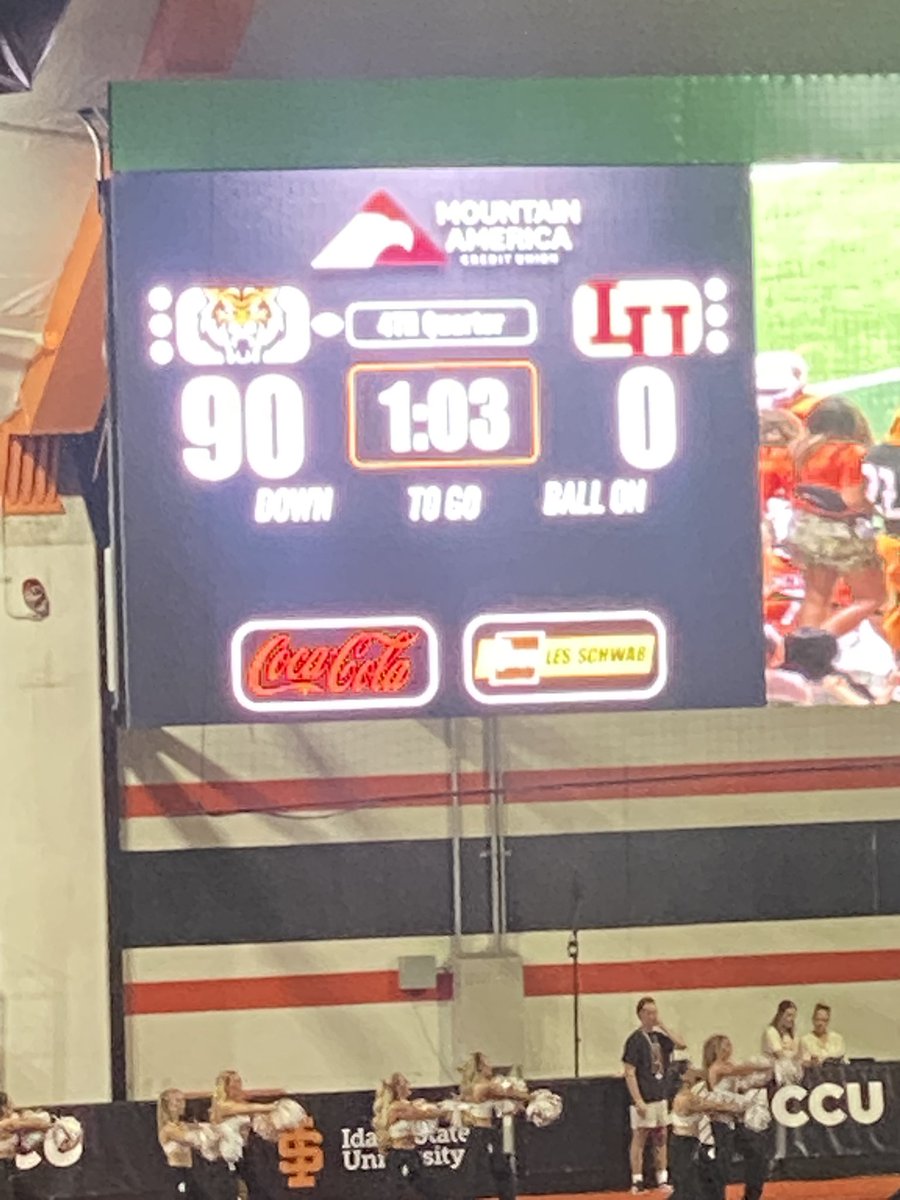 ddgreenoc's tweet photo. Wow this like a Madden game 😂😂 Good home win and first win of the season @BengalGridiron https://t.co/Iwvg8aST98