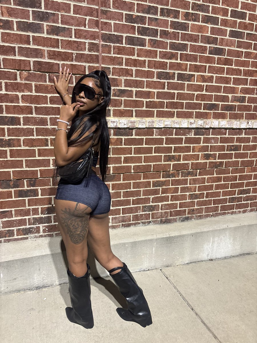 Therealke02's tweet photo. Five star btch ⭐️ https://t.co/azjJ70TAGH