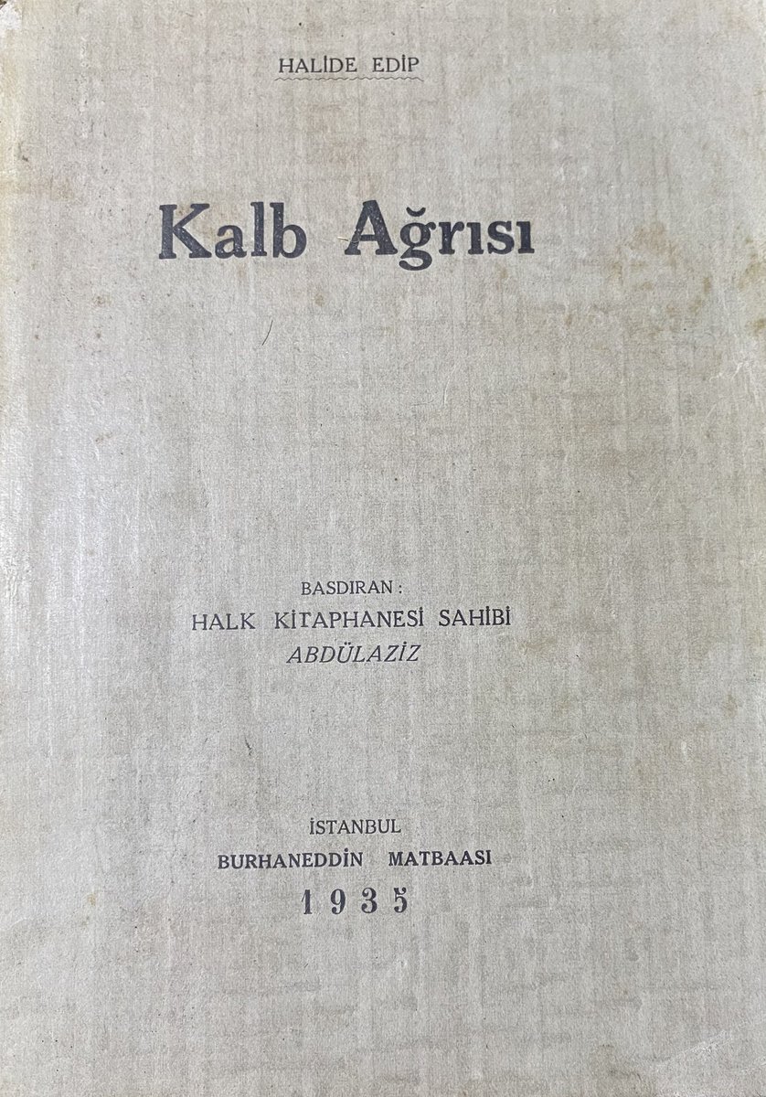 Üsküdar Sahaf Festivali’nin üçüncü günündeyiz.
Bugün 17.30’da özel bir mezatımız var. Müteferrika Sahaf (<a href="/lutfuseymen/">Sahhaf Müteferrika</a> )’ın kitapları mezata çıkacak!
Nedret Ağbi’nin (<a href="/SahafTurkuaz/">Sahaf Turkuaz</a> ) Sakallı’nın deposunda tespit ettiği, önceden herhangi bir yerde satış için listelenmemiş kitaplar.