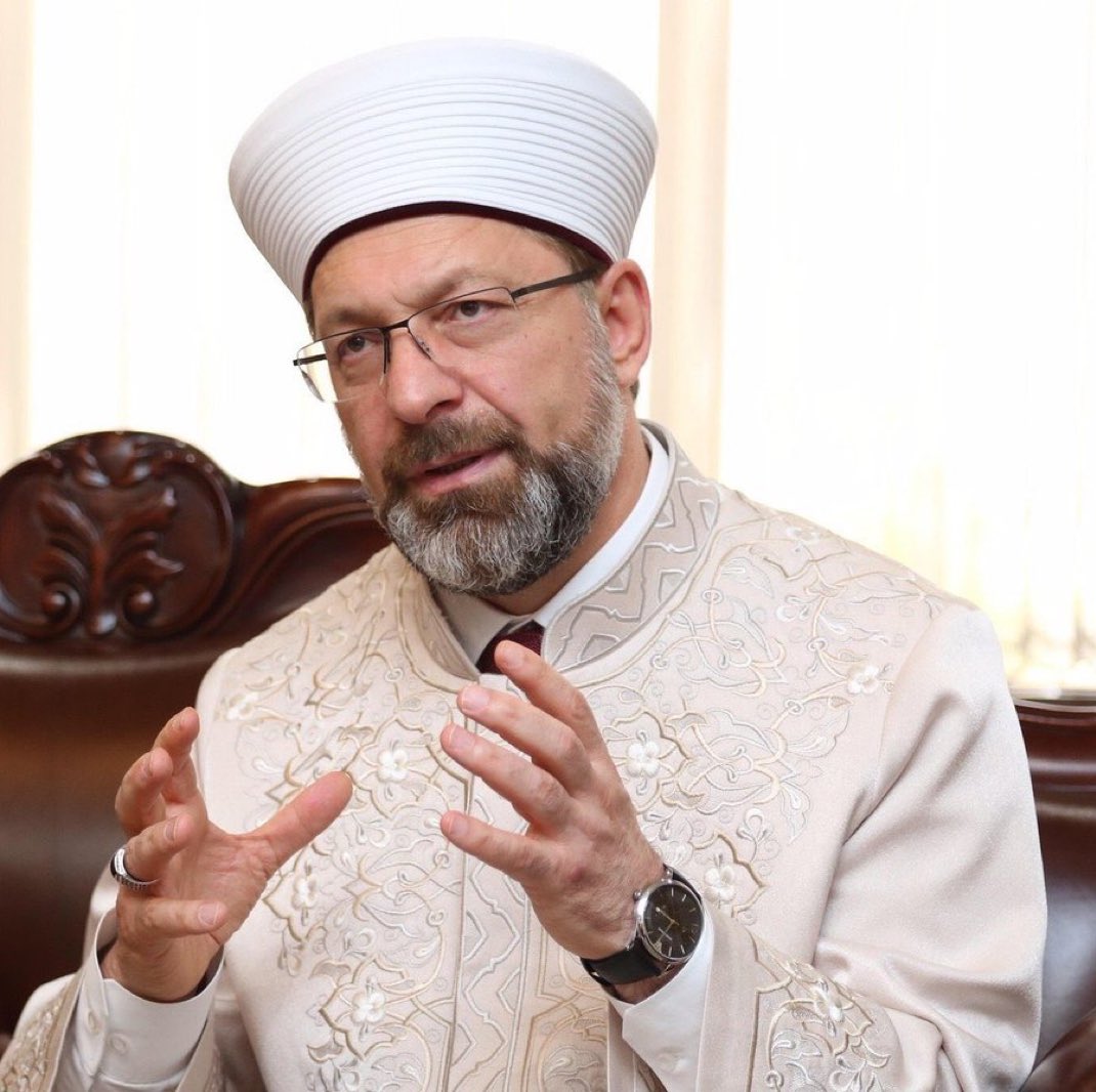 🔊 Nasuh Mahruki, Ali Erbaş hakkında:

Vergilerimizden kazandığın her şey ve boğazından geçen her şey haram olsun çünkü tek bir kuruşunu bile asla hak etmedin, Başkanlık pozisyonunu siyasete alet ettin, Başkanlığını kuran O Büyük Adama ihanet ettin, Laik Türkiye Cumhuriyeti'ne