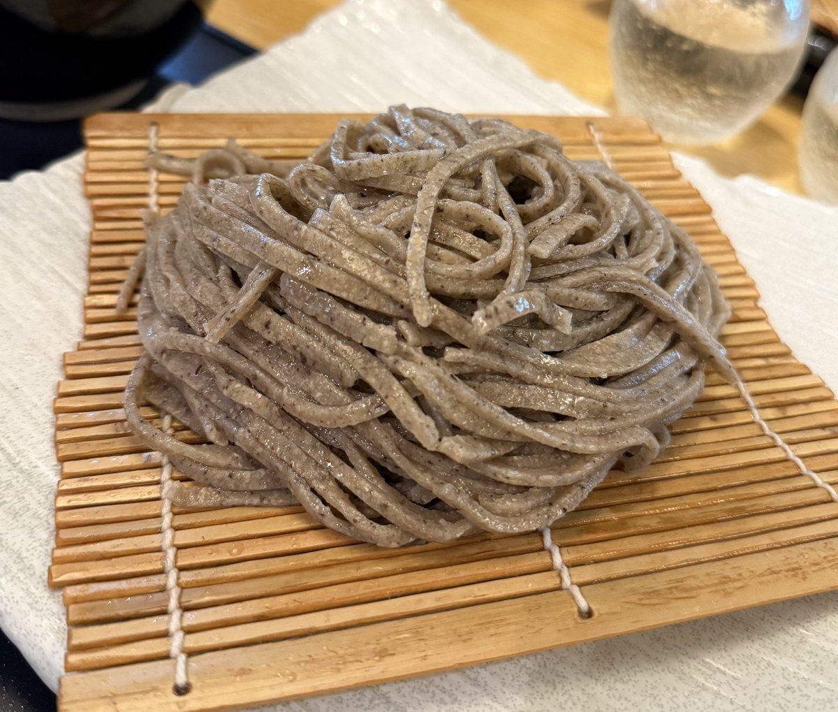 高山村の名店『子安そば 文の蔵』
初めての食感。
素晴らしい蕎麦✨
#グルメ #蕎麦 #高山村
