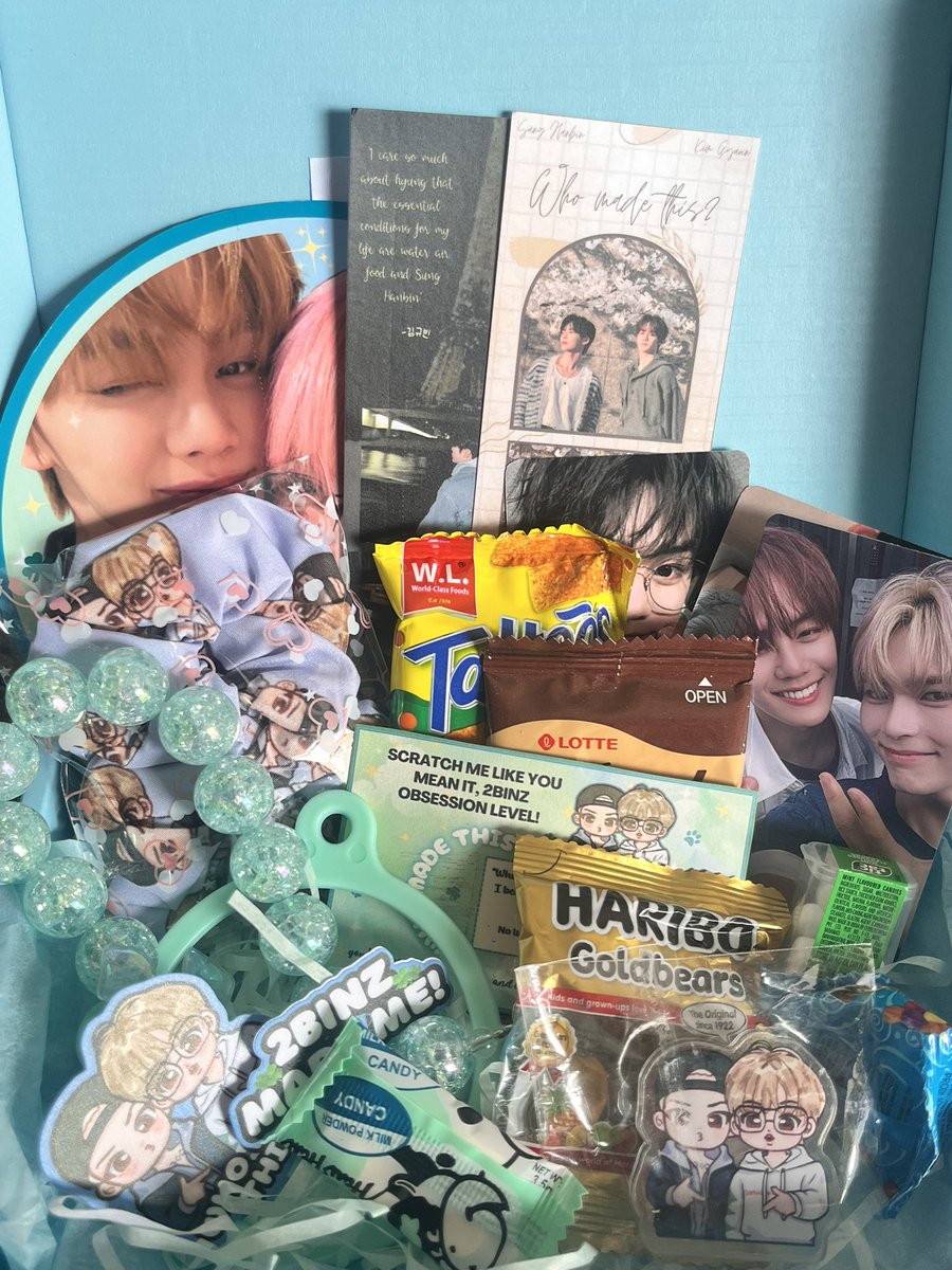 320hanyj's tweet image. #chi_receives 💌

OMG I LOVE THIS KIT SO MUCH akala ni mama may manliligaw na ako kasi ang ganda ng packaging (siyang tunay) thank you so much @2binzPh and sa admin for these, super saya ko huhuhu SANA MASAYA KAU PALAGI

#WhoMadeThis #2BinzMadeMe #2BinzOnlineCSE