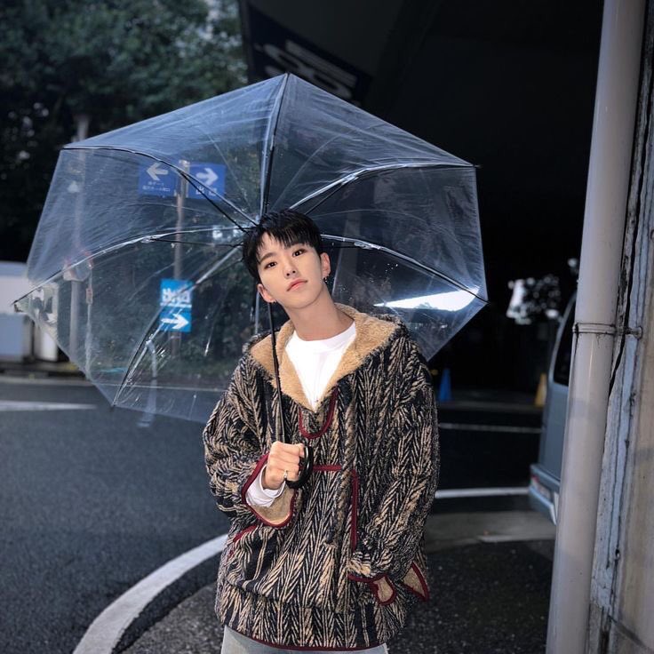 howoolife's tweet image. si mimin join the trend guys~

the poet                                    the poem