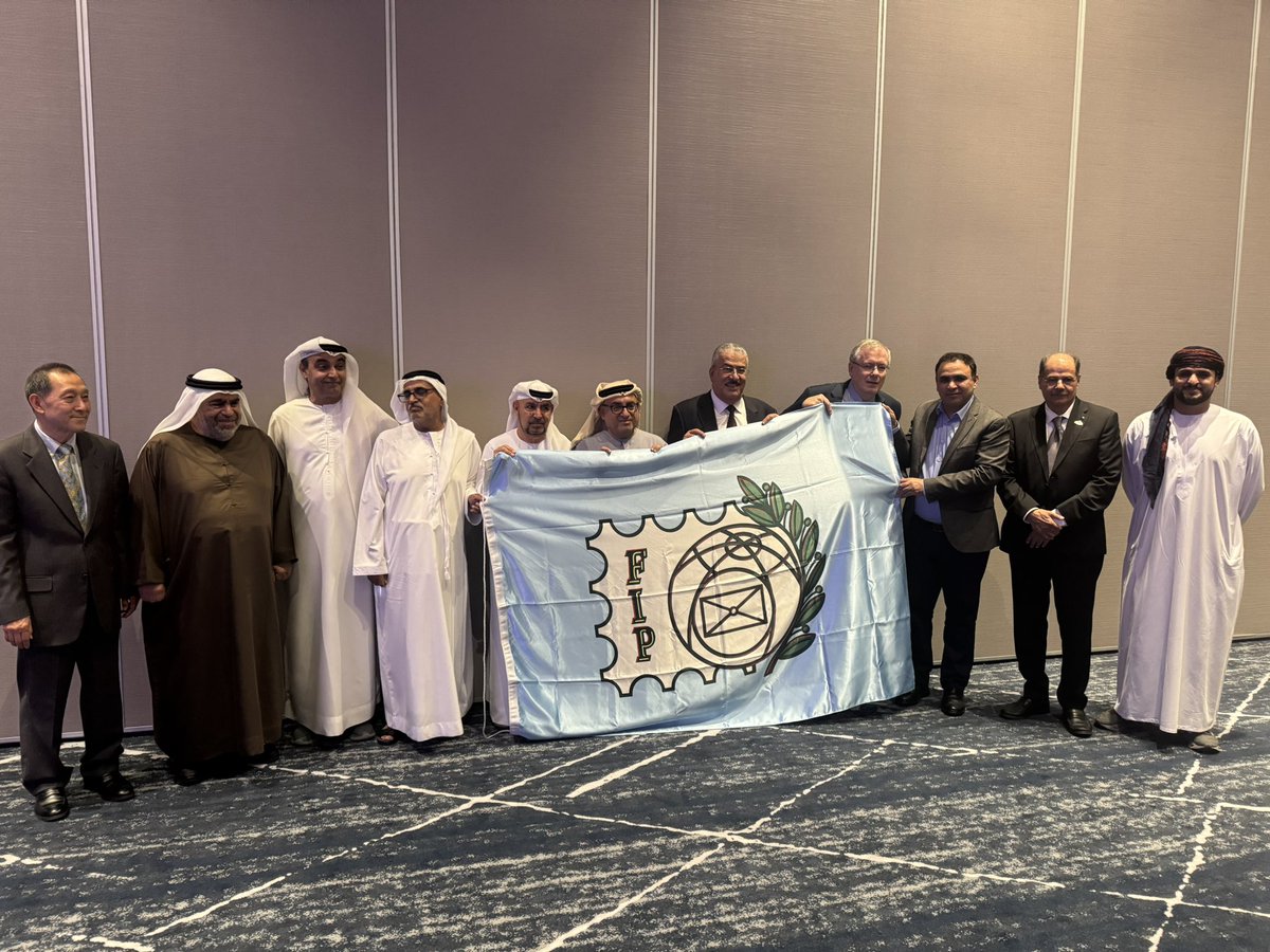 تسليم راية الاتحاد الدولي لهواة الطوابع ( FIP ) من اللجنة المنظمة للمعرض الدولي للطوابع- ڤيلاكوريا ٢٠٢٥ الى اللجنة المنظمة للمعرض الدولي للطوابع - دبي ٢٠٢٦ والتي ستقام فعالياته في الفترة من ٤ - ٨ / فبراير / ٢٠٢٦ في مدينة دبي . 

كل التوفيق للاخوة في <a href="/UAEPhilately/">EPA</a>