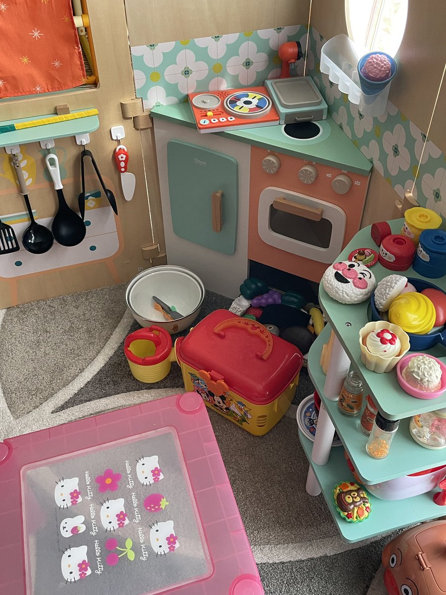 おままごとのプロなので、ちびっ子との遊びのなかで片付けさせることができる👍