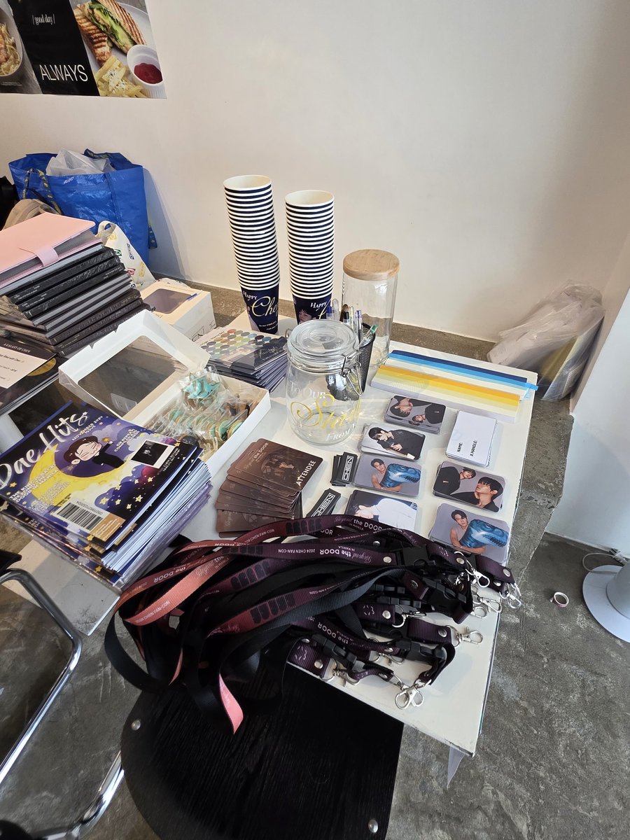 kimjongdaeph21's tweet photo. To those who are going, please approach the first table to get your freebies and enter your names for the raffle :) Thank you!

@cheneunim @sehunsnoona_ @tawandluna @cafe408_ @PeaceLuv_Studio https://t.co/1JhZXbtiye