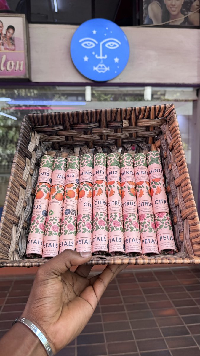 SanuraBeauty's tweet photo. Dry lips zii https://t.co/IfjF6KDYfX