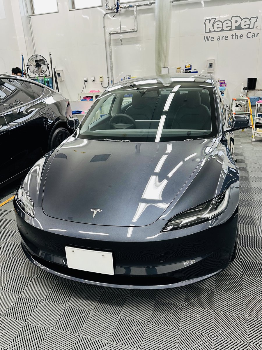 TeslaTokyoLife's tweet image. コーティングしてきました！ツヤツヤの仕上がりに大感動✨✨ Stealth Gray本当に良い色！
#テスラと暮らす #TESLA #Model3 #Highland #KeePerLABO  #KeePerLABO有明店 #Wダイヤモンドキーパー
