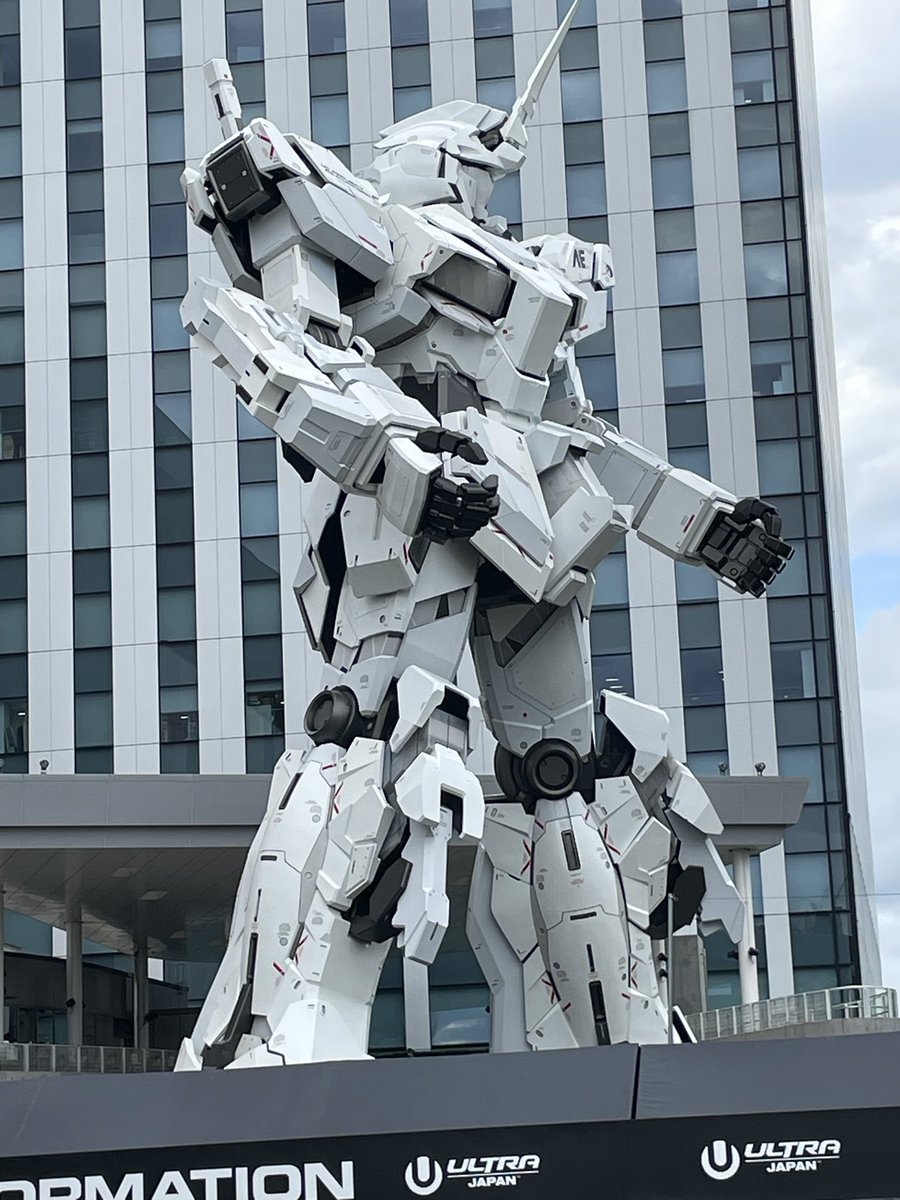 こんにちは
久しぶりのポスト😆
13日、14日の2日間
世界陸上を観戦してきました
ノア・ライルズ選手かっこよかった
今日の大会最終日は
男子4×100mリレー決勝🇯🇵✨
今日も国立競技場へ行きます‼︎