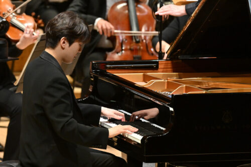 조성진 연주 극찬하는 비평을 많이 봐 왔지만 역대급 중 하나: "아슈케나지, 베로프, 브론프만, 브라우닝, 키신, 리우, 루간스키, 토라제, 유자왕 다 조성진에 못미쳤다"

제목: LSO의 협연으로 프로코피예프 피아노 협주곡 2번을 눈부신 패러다임으로 연주한 조성진     #조성진 프로코피예프 #LSO