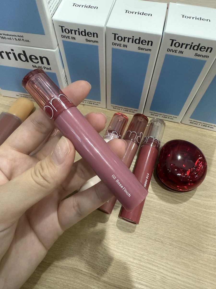 Nebula_mile's tweet photo. Rom&amp;nd Glasting Color Gloss 4g สี 03 Rose finch สภาพ 95% exp2026

80 บาท ค่าส่ง 30 รีทวิตลด 10 บาท

#ส่งต่อสกินแคร์ #ส่งต่อคสอ #ส่งต่อคสอมือ2 #คสอมือสอง #ส่งต่อเครื่องสำอาง #ส่งต่อเครื่องสําอางมือสอง #เครื่องสำอางมือสอง https://t.co/WyXDTV9VRj