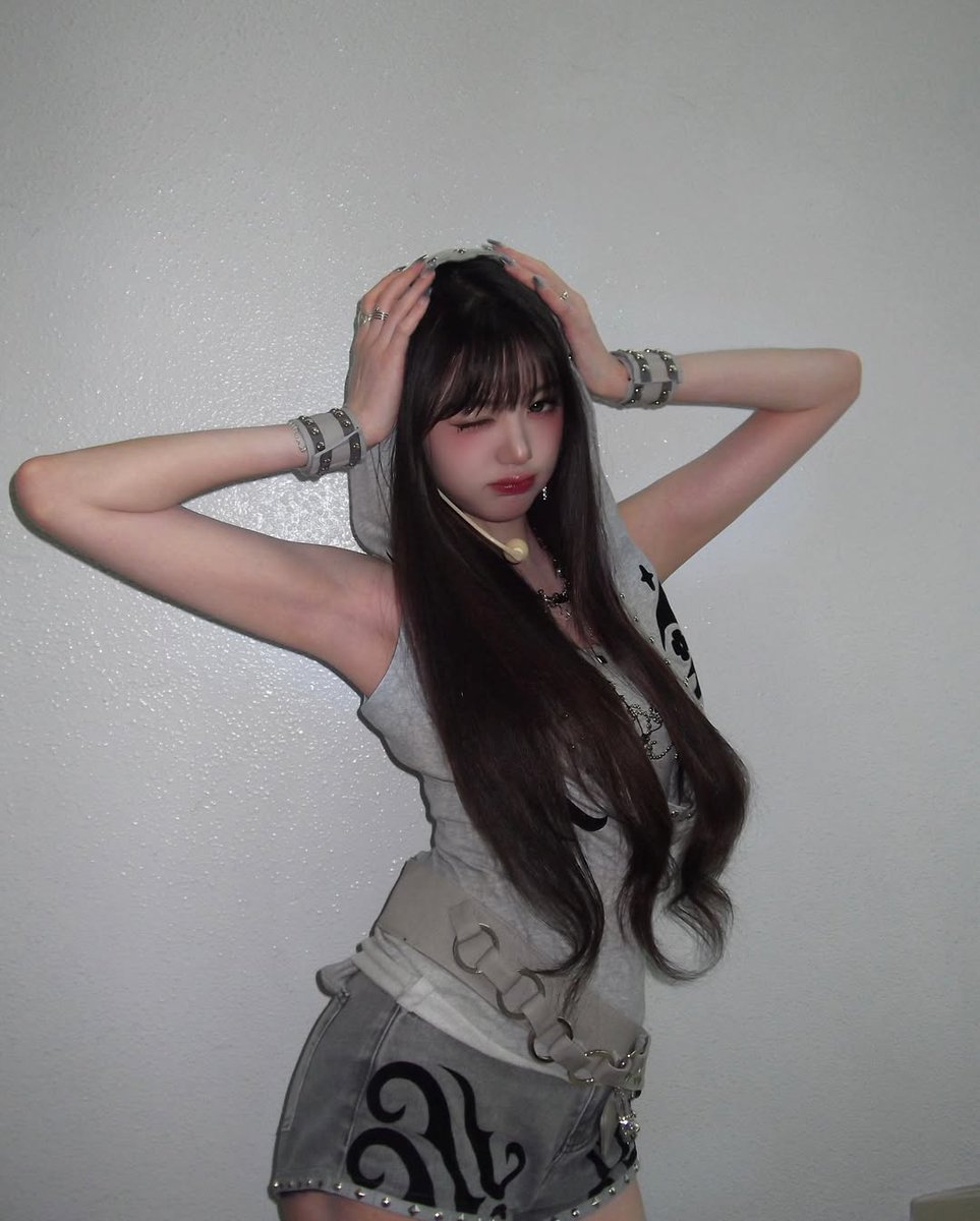 foreveryyoung10's tweet photo. [#워녕이🎀]

🔨⛓️🔧🛠️🩶

#IVE #아이브 #アイヴ #WONYOUNG #원영 #JANGWONYOUNG #장원영 #ウォニョン https://t.co/Liv64j4YCu
