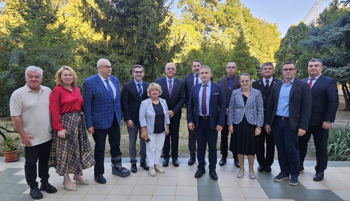 Spoke at the event organized in Sofia by <a href="/NSC_Romania/">New Strategy Center</a> &amp; <a href="/sofia_forum/">Sofia Security Forum</a> on 🇷🇴🇧🇬coop for ensuring security of our critical energy infrastructure in Black Sea. Was glad to host at embassy our delegation with top reps from gov + private sector.
<a href="/MAERomania/">Ministry of Foreign Affairs of Romania 🇷🇴</a>