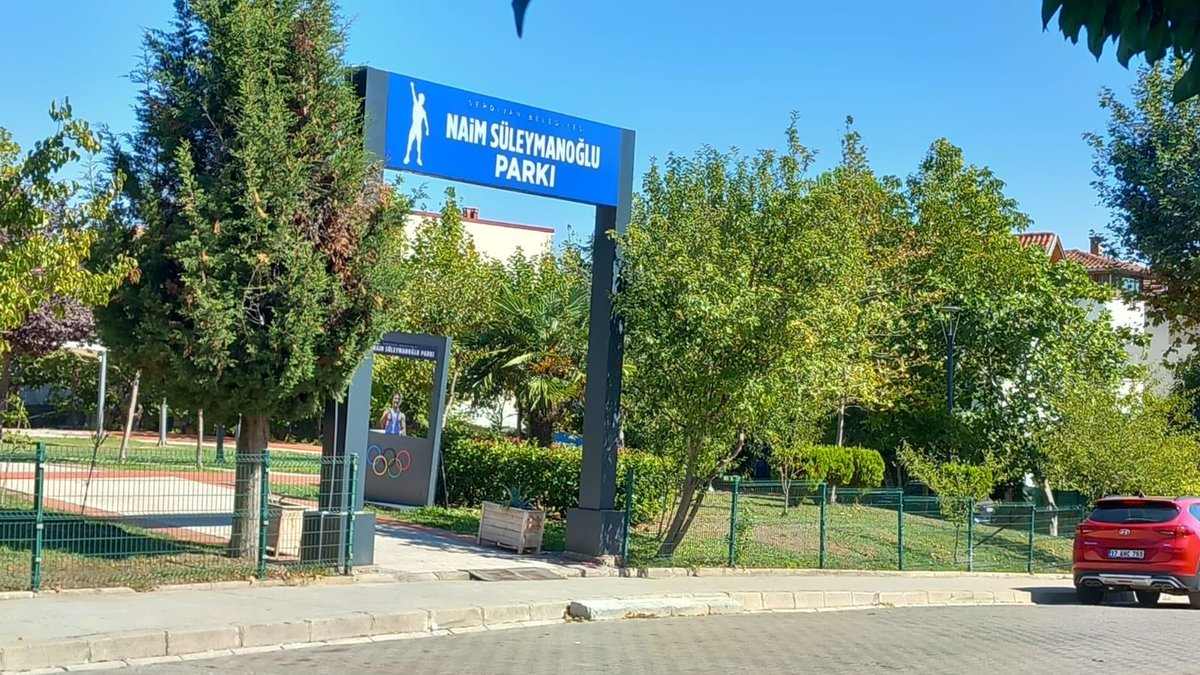 Yoksa parkın isminin değişmesini isteyen 20 hanenin araçları setten geçerken rahatsızmı oluyorda bu yola set yapılmıyor? Sayın <a href="/osmancelikSRD/">OSMAN ÇELİK 🇹🇷</a>