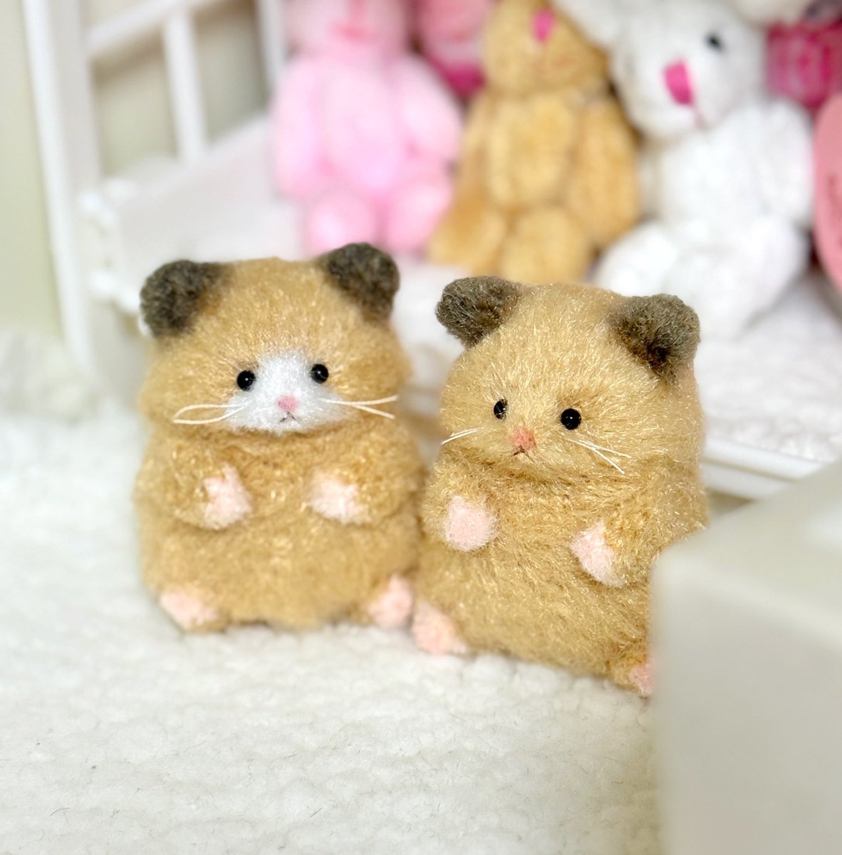 [#rt이벤트] 
소소하게 요 뜨개햄쥑쥑으로 오랜만에 진행해볼게요🥰

알티+팔로우 1분께 
뜨개햄 보내드립니다.ᐟ 🧶

왼.오 원하시는 햄으로 보내드릴게요❤️

인용으로 반려햄 올려주시면 별건없고 
제가 좋아합니다..💖
추후 참고하여 인형으로 제작 될 가능성🙆‍♀️