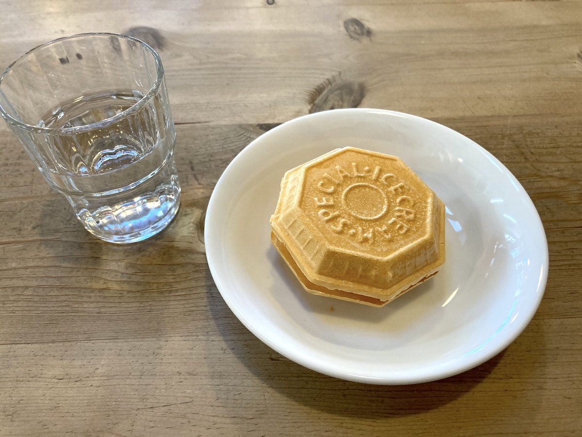 japanesquej's tweet photo. Strolled around Onomichi and stopped by Karasawa café for some ice cream, simple joys by the seaside. 🌊🍦 https://t.co/EjC7a7byIV