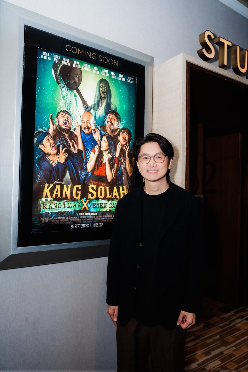 gdh559's tweet image. &apos;โต้ง-บรรจง ปิสัญธนะกุล&apos; ผู้กำกับ &apos;พี่มาก..พระโขนง&apos; ภาพยนตร์ไทยระดับตำนาน ได้รับเชิญให้ไปร่วมงานกาล่าพรีเมียร์เปิดตัวภาพยนตร์ Kang Solah x Nenek Gayung (From Kang Mak) ร่วมกับผู้กำกับ Herwin Novianto และทีมนักแสดง Rigen Rakelna, Indra Jegel ,Indro Warkop, Tora Sudiro, Andre…