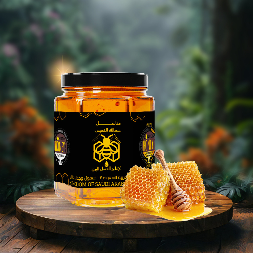 alkhmeeshoney's tweet image. رسالة قرآنية من مناحل عبدالله الخميس
قال الله تعالى:
﴿يَخْرُجُ مِنۢ بُطُونِهَا شَرَابٞ مُّخْتَلِفٌ أَلوَٰنُهُۥ فِيهِ شِفَآءٞ لِّلنَّاسِۗ إِنَّ فِي ذَٰلِكَ لَأٓيَةٗ لِّقَوۡمٖ يَتَفَكَّرُونَ﴾
(سورة النحل: 69)
إن ذكر العسل في القرآن الكريم، وربطه بالشفاء والآيات الكونية العظيمة،…