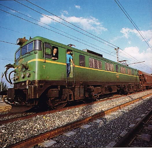 Principios de los años 90.
Cuando existían las parejas en tracción.-
 Foto : P. G. Campoy.
