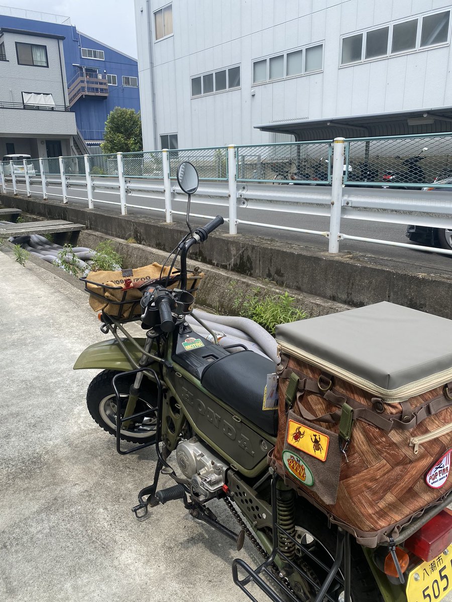 1MgyurYJslfZikj's tweet photo. 9月23日‼️
caféはらっぱにホンダのモトラ乗りの方が遠くから遊びに来るらしい〜
\(^^)/
MOCの壁(モトラ オーナーズ クラブ)の会長のリチャードさんの紹介で(^^)
私も今度、モトラで秋田まで行かないとなぁ〜
#ホンダ
#モトラ
#CT50
#caféはらっぱ https://t.co/ebeWx4fIfl
