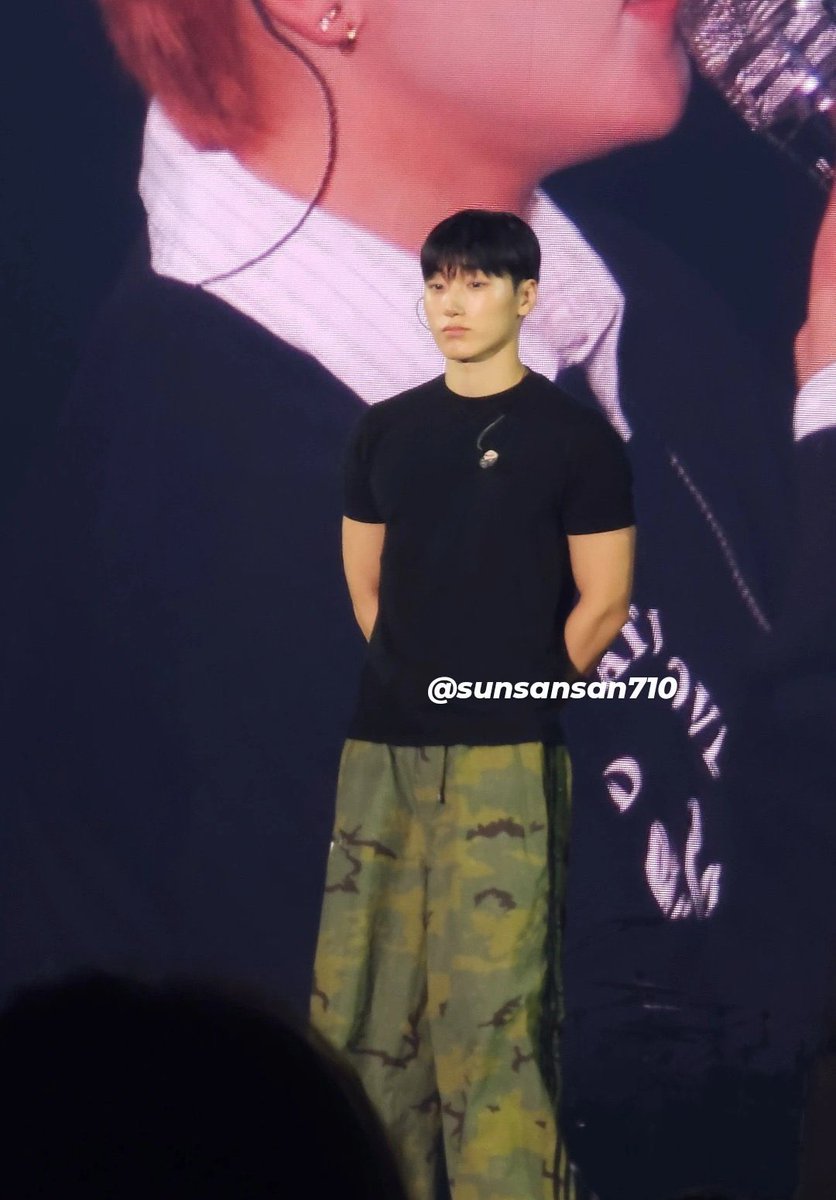 sanohmygod's tweet image. 머리 자르고 나서 거의 매 공연마다 머리 올렸어서 그런가
기르고 나서 덮머 많이 한다 예뻐