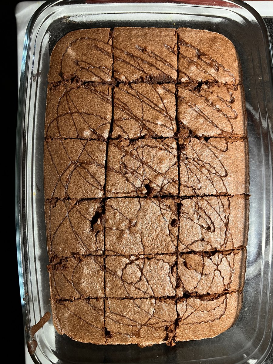 Caeruleus_Osura's tweet image. I made brownies!! 

#bakingfurry #bakingfromscratch #noms