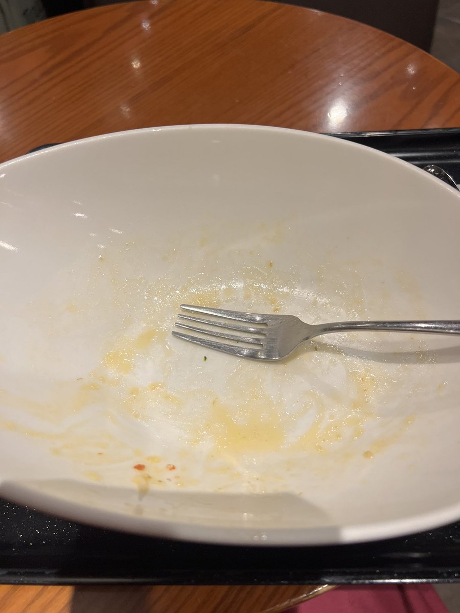 🇮🇹に住んだ事のある人間ですから、パスタを食す時はフォークのみで啜る音をたてる事なく綺麗に最後まで食べてますね(　･´ω･｀)ﾄﾞﾔ✧

最近右上の奥歯の間にすぐ物が挟まるし多分ここ虫歯になってる気がする…
歯医者に行かねば🥹